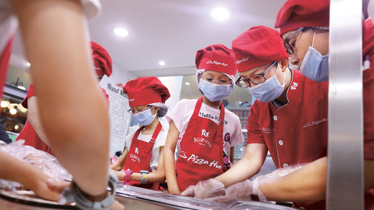  At KidZania’s Pizza Hut, Zupervisors guide the young ones, while ensuring cleanliness and safety in the kitchen