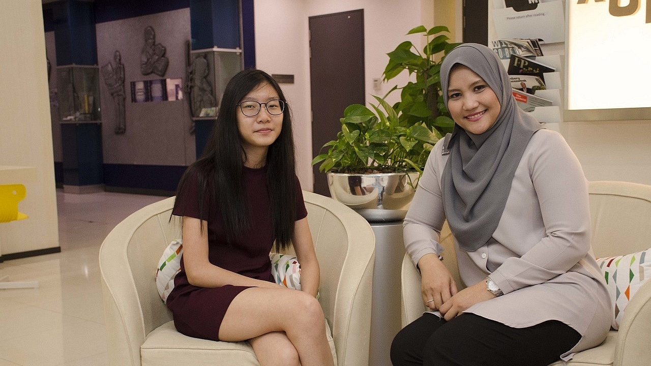 Initially unsure about her future, 23-year-old Yam Su Xian managed to gain greater clarity on different jobs that would suit her through help from her mentor, Zuhaina Ahmad. 