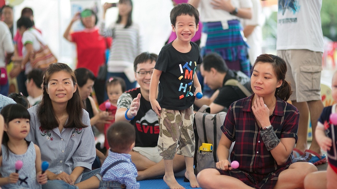 Younglings having a ball of a time with a song and dance session. (Photo Source: NTUC This Week) 