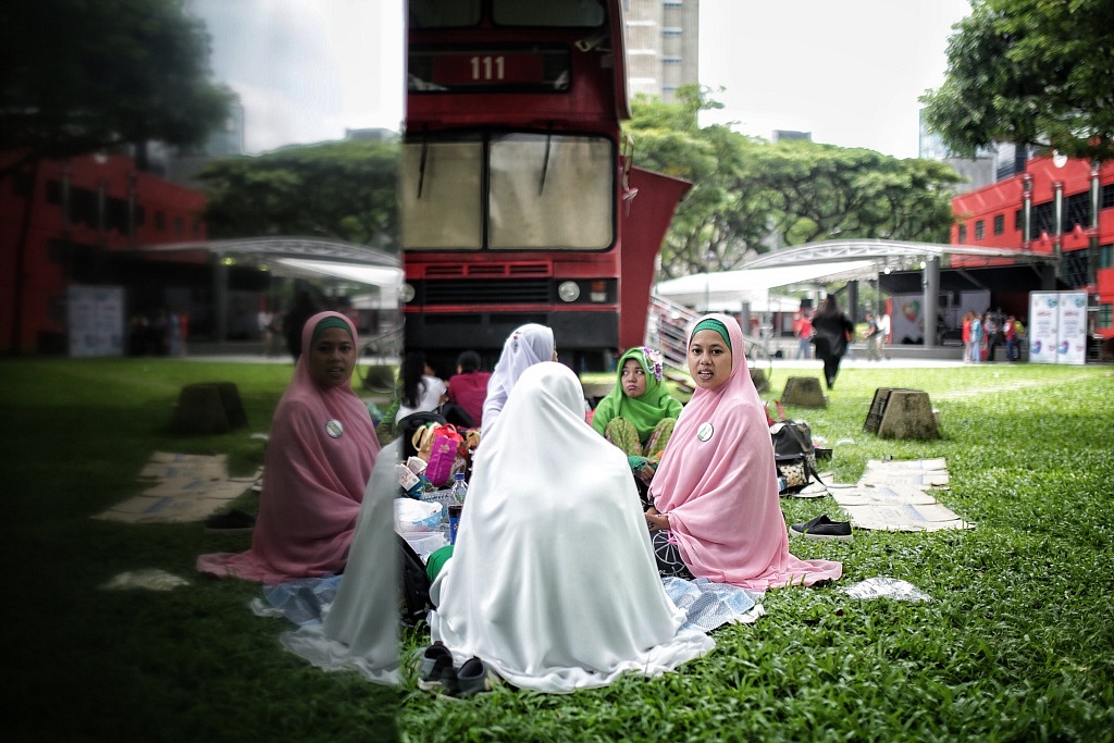 Held at the open space near the iconic red bus along Somerset road, domestic employees shared a day out together enjoying a picnic with their friends, enjoying by live performances, receiving goodie bags and capturing beautiful memories to take home