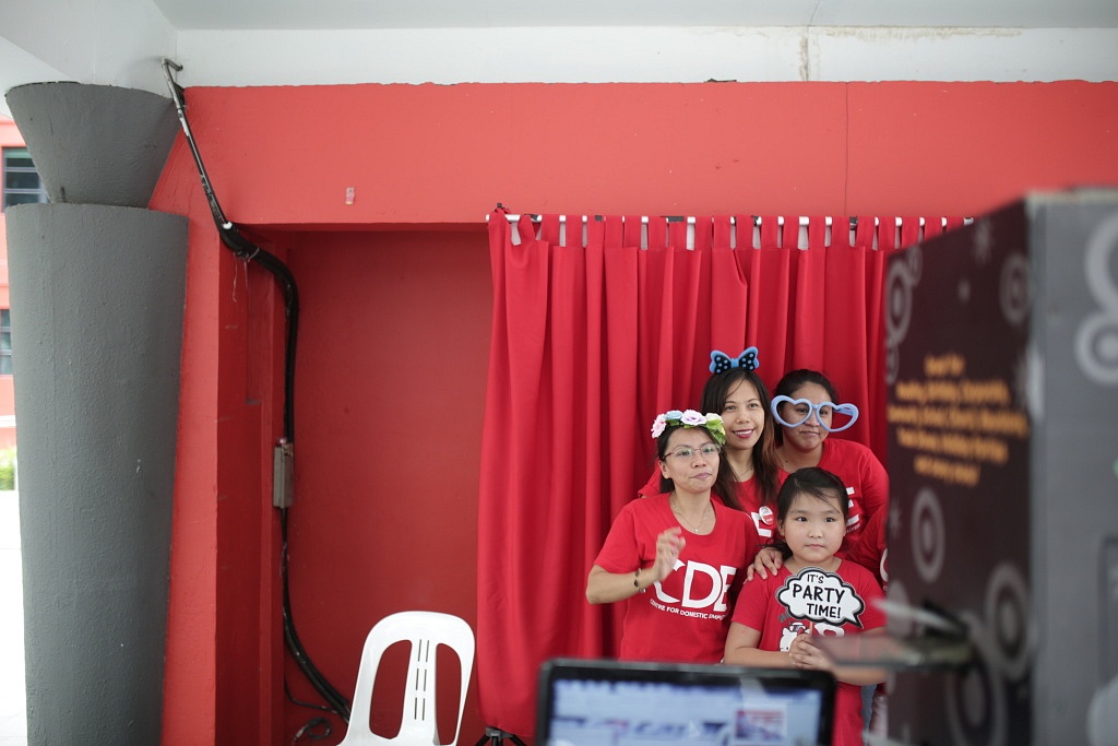 With a photo booth on-site with quirky props available for use, our domestic employees got creative and posed for a fun family photo! Domestic employees were are also encouraged to invite their employers along to the event and celebrate May Day together