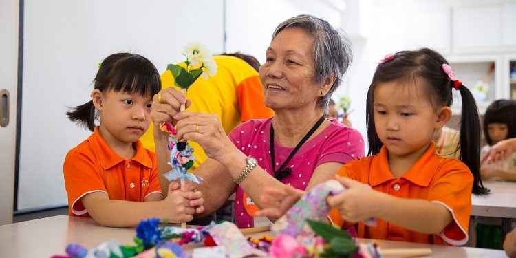 Bridging Generations – When Seniors and Juniors Connect