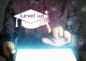 Singaporeans aged 25 and above, do you know that you have $500 worth of training credits to gain new skills? They are called SkillsFuture Credits and you can use them for courses that interest you or can help you climb the career. Simply check out the over 18,000 courses by over 700 training providers on a newly-launched portal called MySkillsFuture.