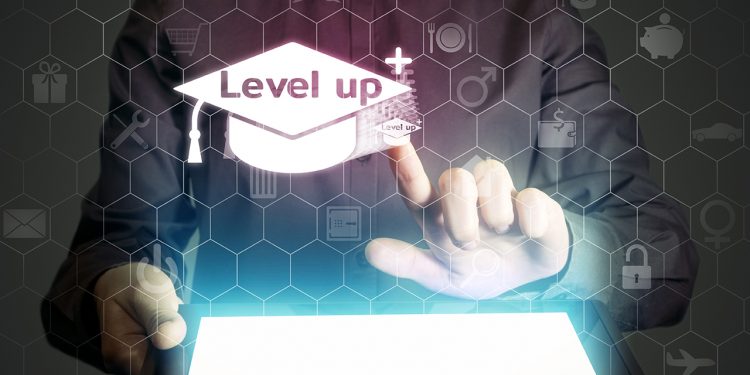 Singaporeans aged 25 and above, do you know that you have $500 worth of training credits to gain new skills? They are called SkillsFuture Credits and you can use them for courses that interest you or can help you climb the career. Simply check out the over 18,000 courses by over 700 training providers on a newly-launched portal called MySkillsFuture.