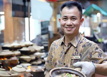 Junior Sous Chef Ang Hock Ann embodies the spirit of professionalism in the workplace. This helps him keep on pushing himself to constantly be better and delight his customers.