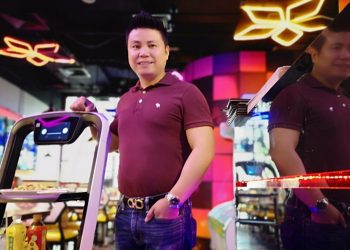 Robots Lend a Helping Hand at Restaurant Service