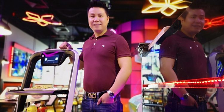 Robots Lend a Helping Hand at Restaurant Service