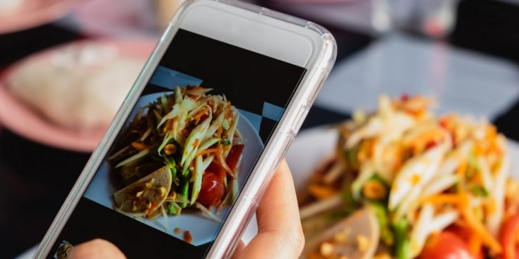 Melvin Yong: Hawkers, Digitise to Survive