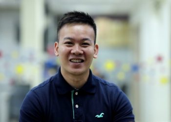 Scoot Steward Takes Flight Delays in Stride