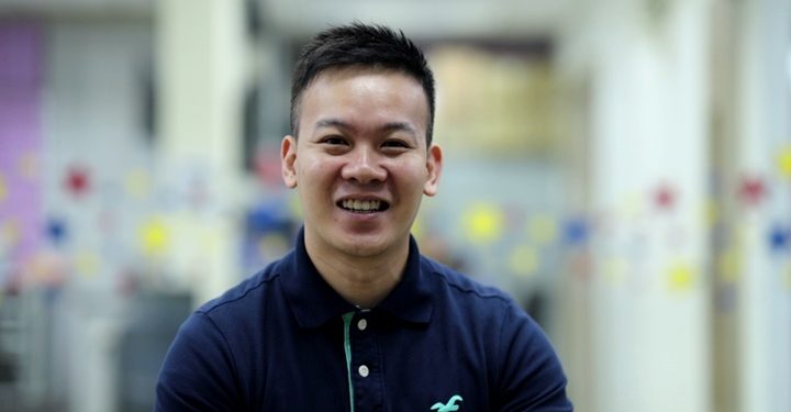 Scoot Steward Takes Flight Delays in Stride