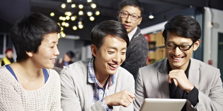 8 Effective Ways to Land Your Dream Job Through Networking (#6 is a Must!)