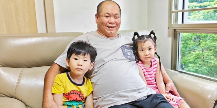 A Taxi Driver, A Father’s Journey of Sacrifice and Hope